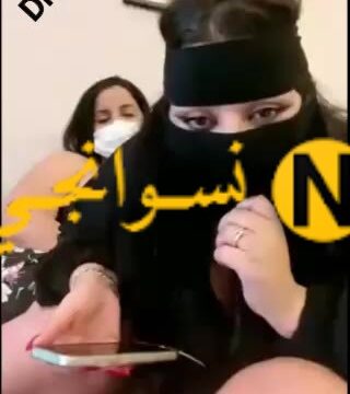 اتنين لبوي بيعملو عرض قصاد بعض واحلي هيجان