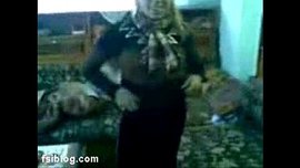 عربي في ليلة مزاج يصور فيديو سكس عربي مع زوجته ويتفضح