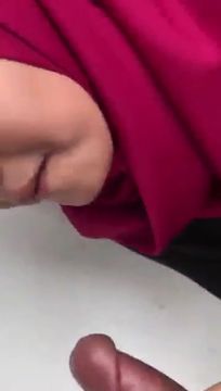 بنت اسيوية تمص زوبر خليجي مص جامد اوى